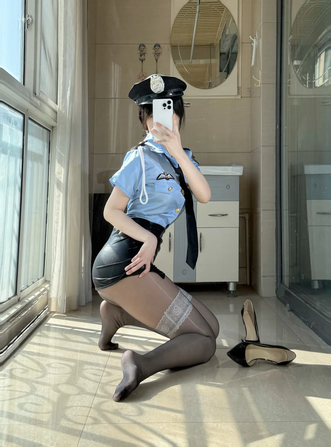 不可爱羚 - 高价定制 女警制服 [48P,8V-1.04GB] tg@simisebaisi 【丝足阁】032.webp